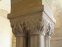 Paray-le-Monial - Basilique du Sacre-Coeur - Porche, Chapiteau, Hommes et animaux (1)